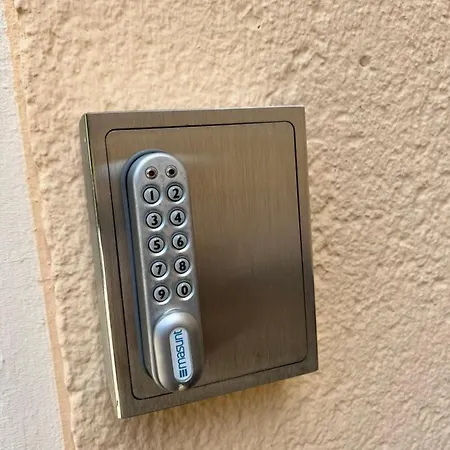 Sehr Schoene Wohnung,komplett Neu Eingerichtet Apartamento *