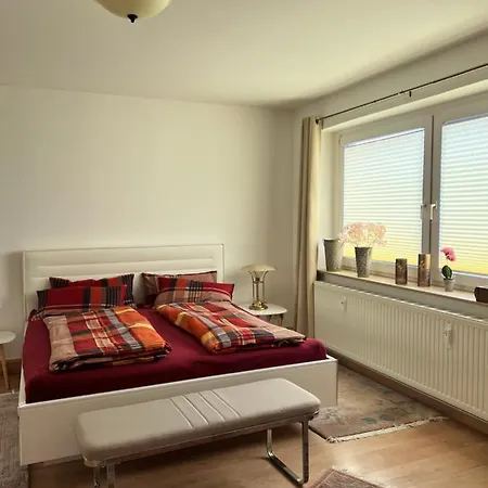 Sehr Schoene Wohnung,komplett Neu Eingerichtet Apartamento