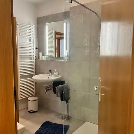 Sehr Schoene Wohnung,komplett Neu Eingerichtet Apartamento *