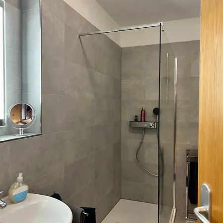 Sehr Schöne Wohnung,komplett Neu Eingerichtet