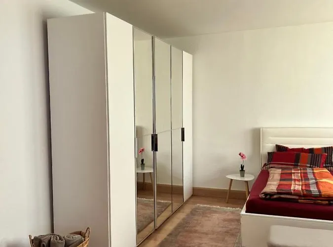 Sehr Schoene Wohnung,komplett Neu Eingerichtet *