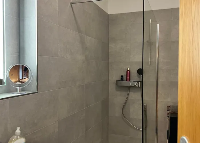 Sehr Schoene Wohnung,komplett Neu Eingerichtet